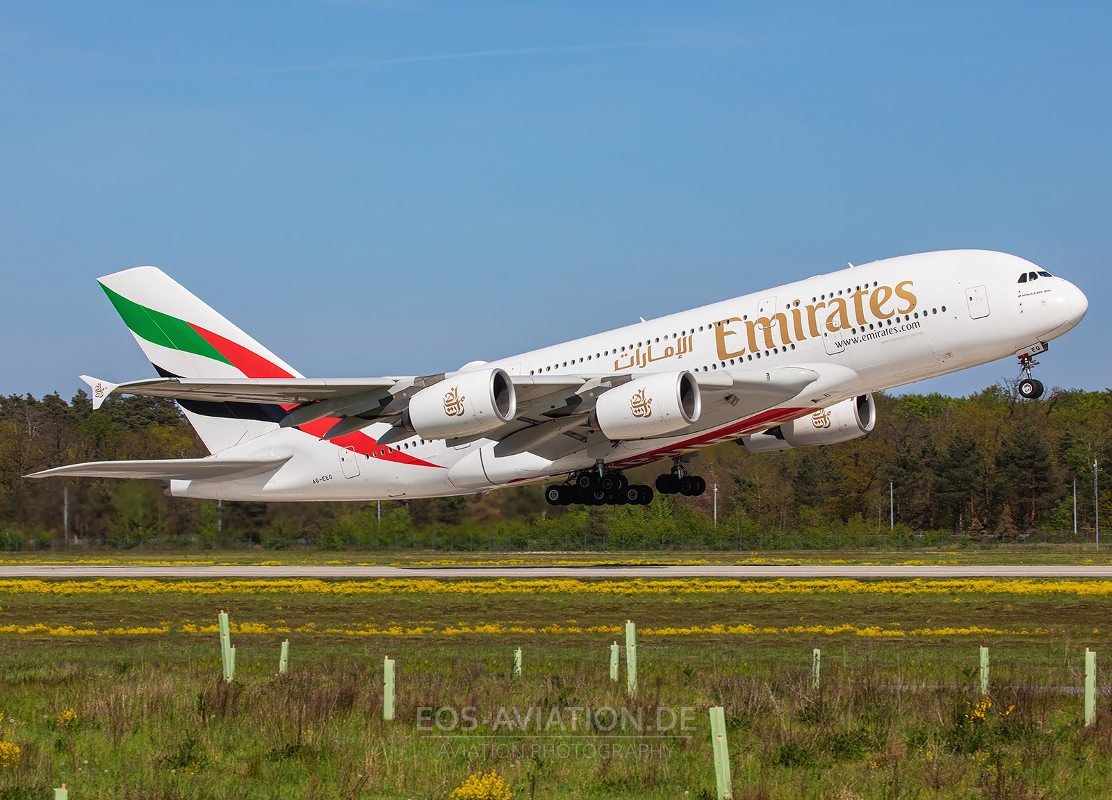 Emirates Airbus A380 Takeoff Frankfurt Airport<br />
A6-EOQ
