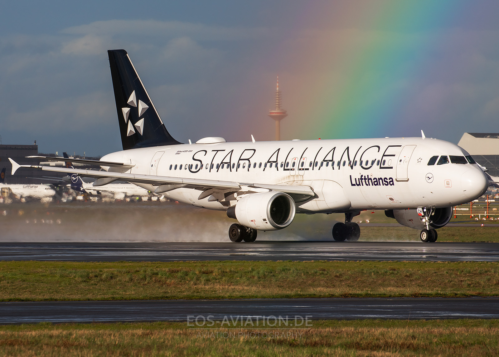 Rainbow Regenbogen Airbus Lufthansa Star Alliance Takeoff Frankfurt Airport D-AIZH