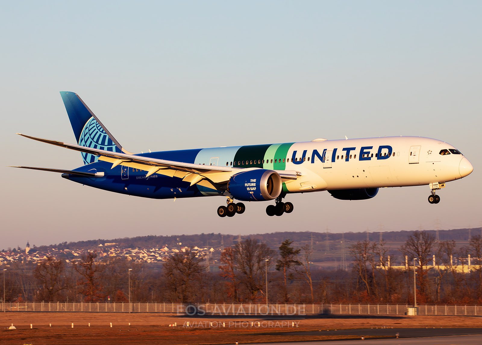 Rainbow Regenbogen Airbus Lufthansa Star Alliance Takeoff Frankfurt Airport D-AIZH
