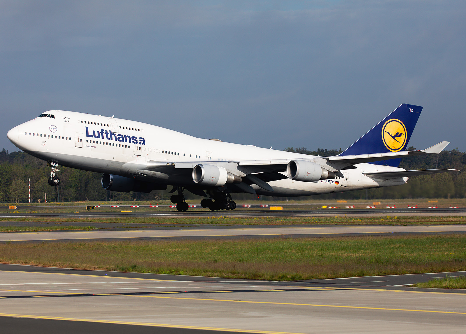 Emirates Airbus A380 Takeoff Frankfurt Airport<br />
A6-EOQ