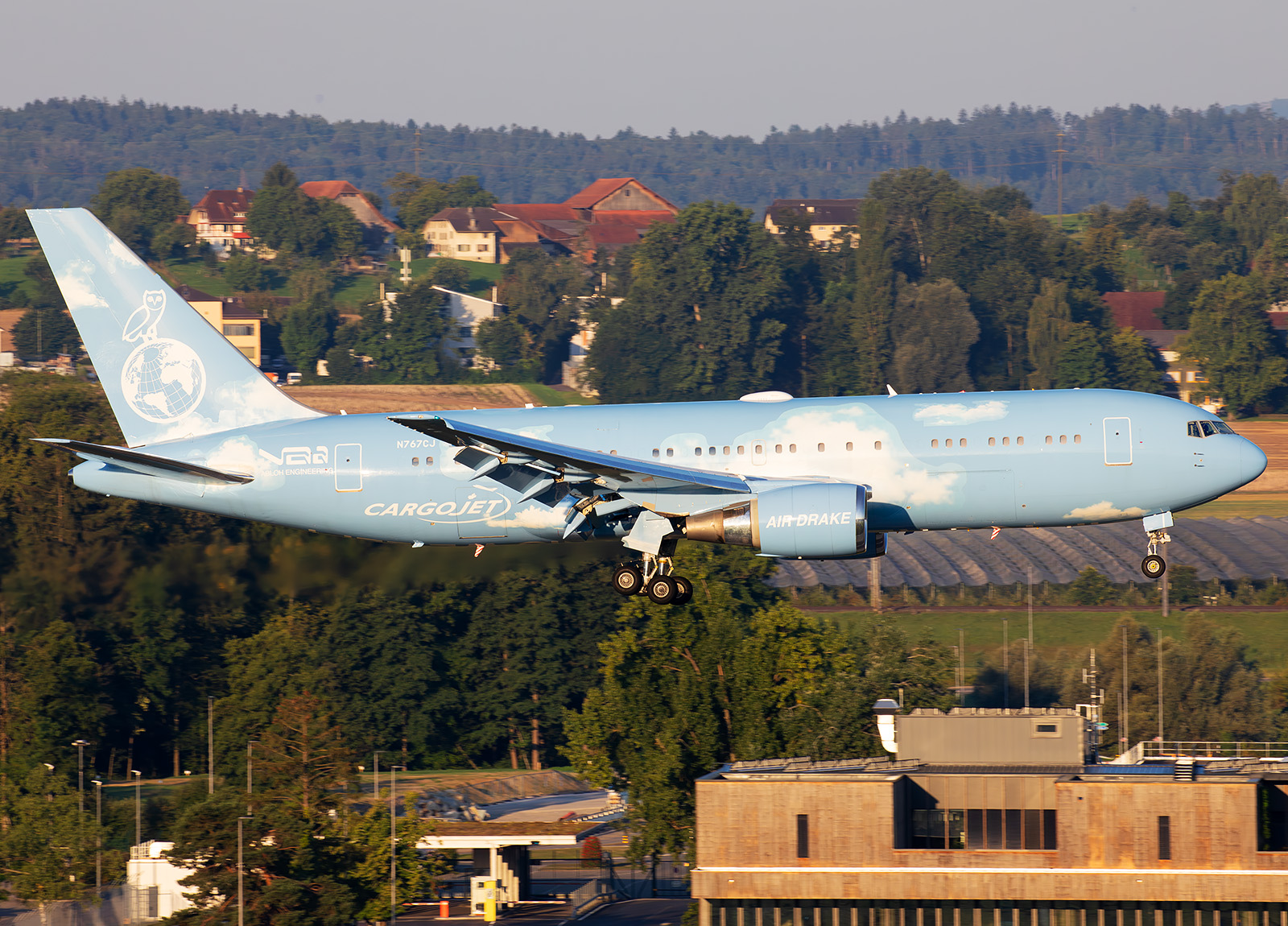 Emirates Airbus A380 Takeoff Frankfurt Airport<br />
A6-EOQ