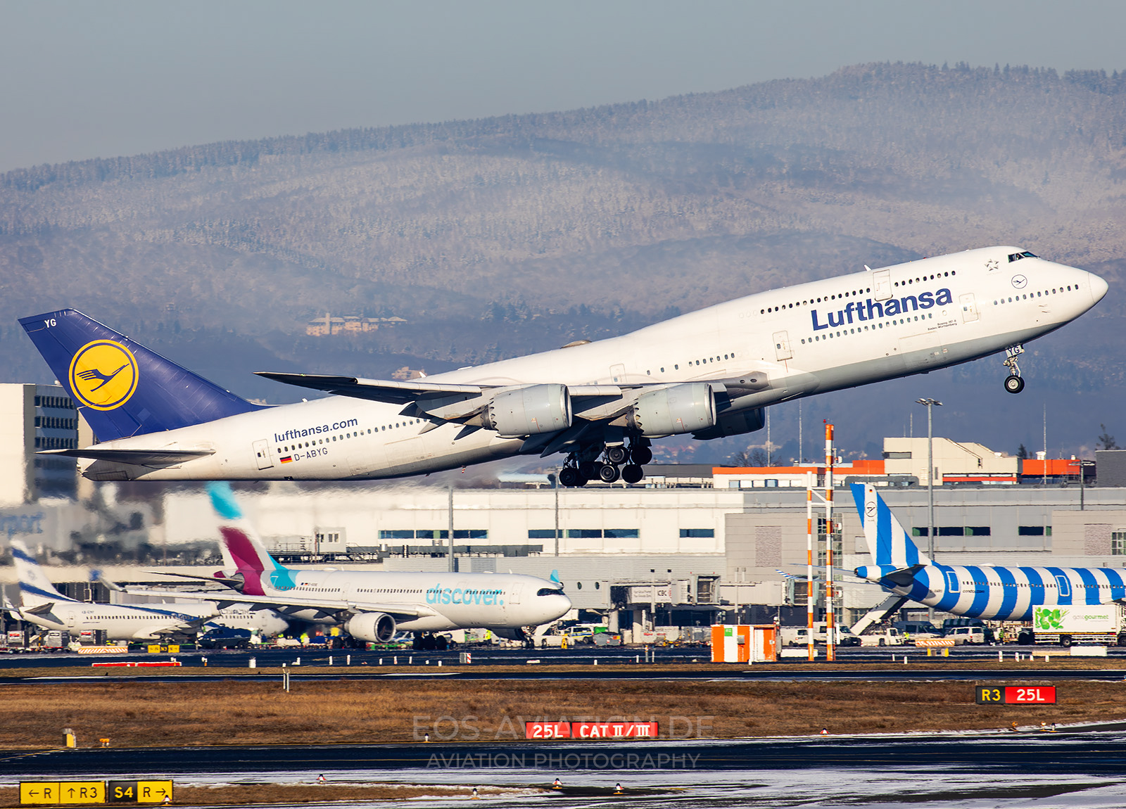 Emirates Airbus A380 Takeoff Frankfurt Airport<br />
A6-EOQ