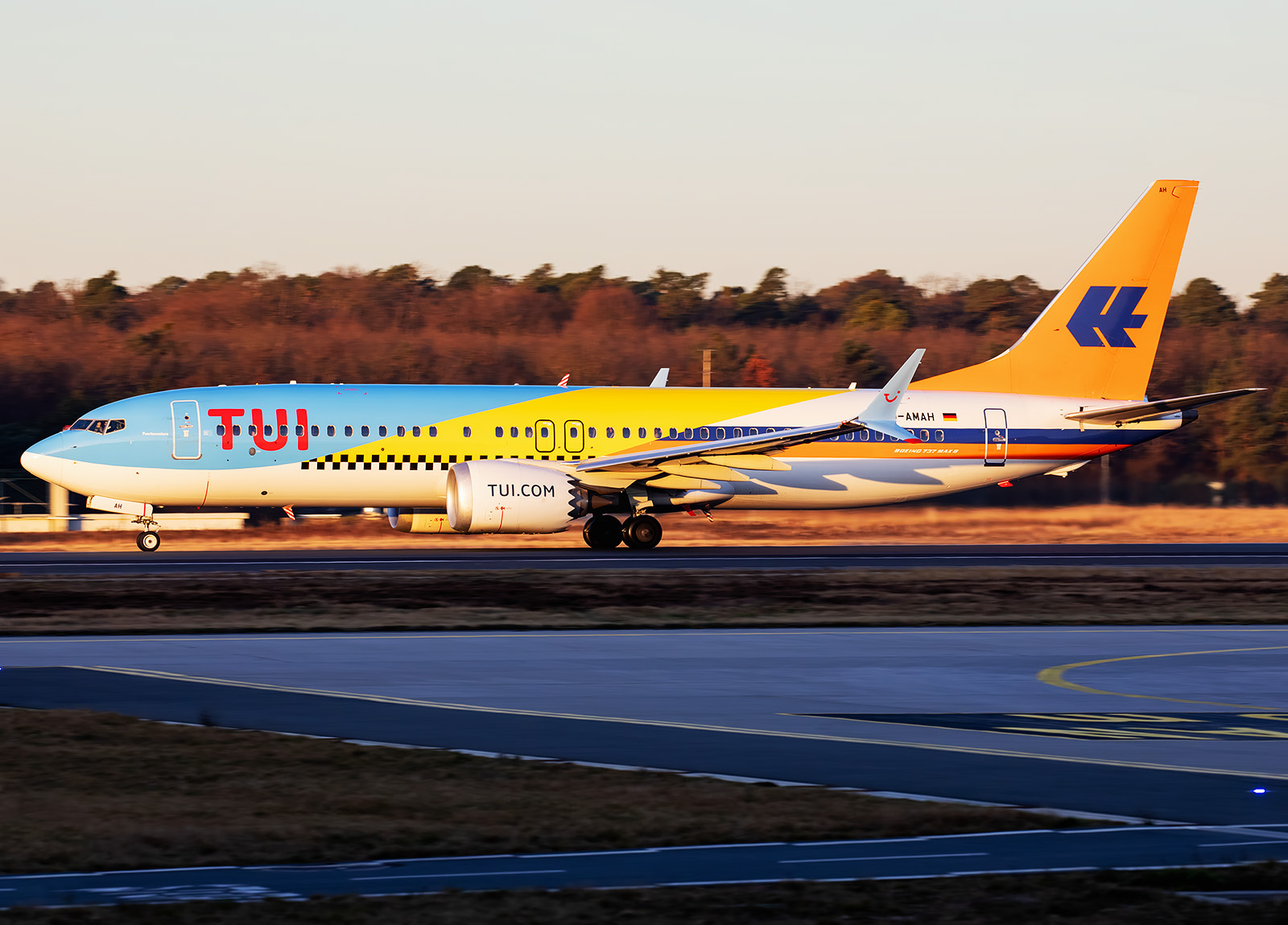 Emirates Airbus A380 Takeoff Frankfurt Airport<br />
A6-EOQ