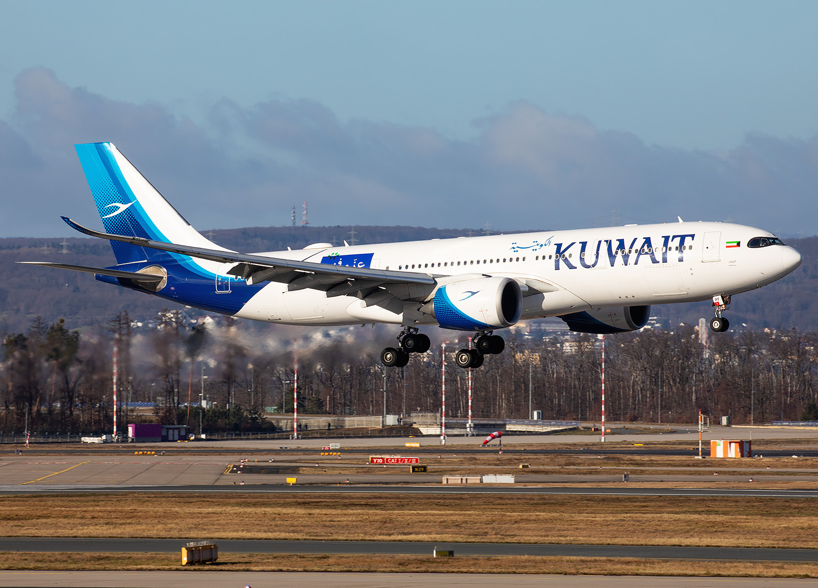 Emirates Airbus A380 Takeoff Frankfurt Airport<br />
A6-EOQ